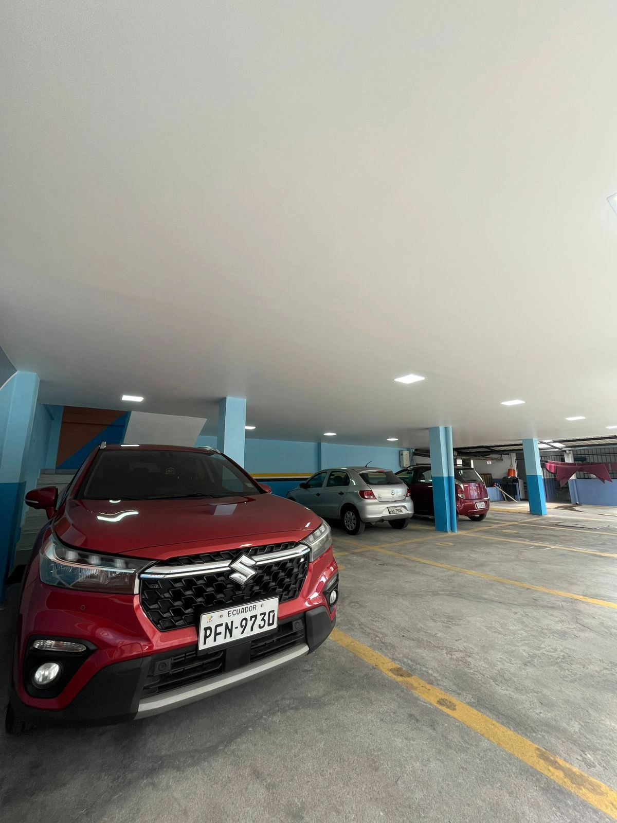 Parqueadero en Manantial Rey de Francia - Hostal y Piscinas