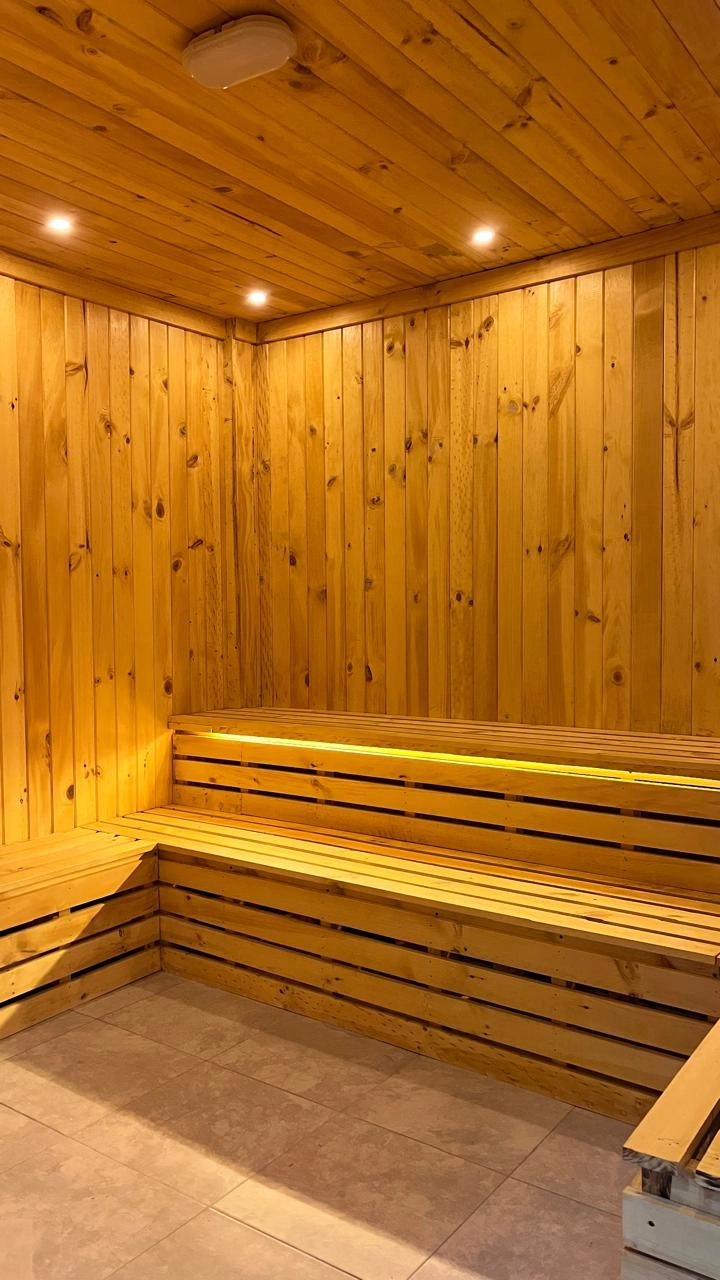 Zona de sauna en Manantial Rey de Francia - Hostal y Piscinas